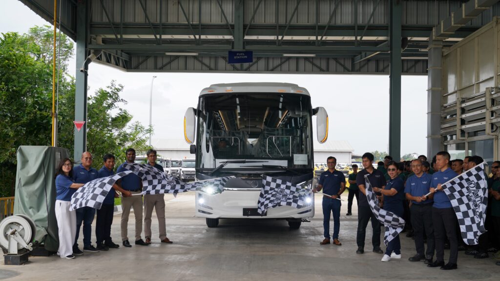 Bus Mercedes-Benz dengan body Laksana di ekspor ke Thailand